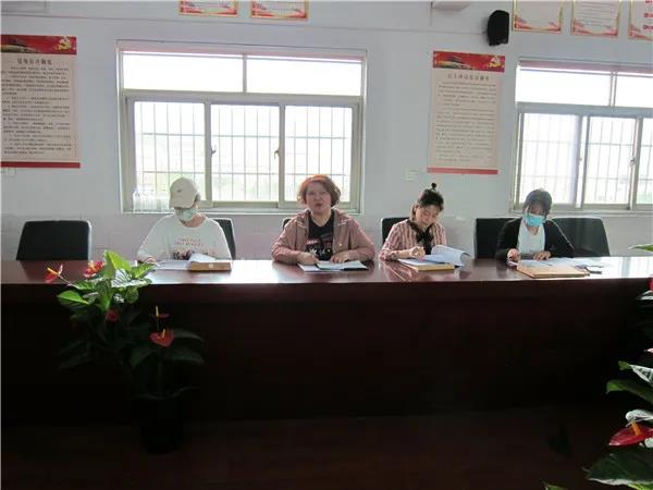 登封市教育局资助工作检查组莅临万羊中专检查(图4)